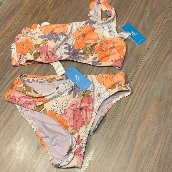 Cupshe unworn swimsuit - Picture 1 of 3
